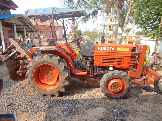 ขาย135000บาท รถไถคูโบต้า26แรง2เพลา พร้อมใช้งานคับ