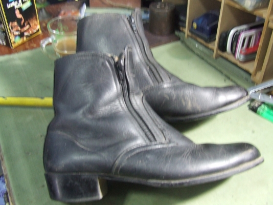 ขายรองเท้าหนังสภาพดีไม่มีขาด ขายรองเท้าหนังสภาพดีไม่มีขาด
