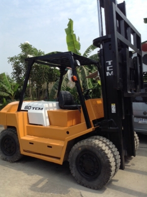 +++ ขายรถโฟล์คลิฟท์  T.C.M. FD60-Z4  *** ราคาพิเศษ *** เครื่องยนต์ดีเซล  เกียร์ออโตเมติค  เสา 3,300  มม.  งา  1,800  มม.  ล้อหน้าคู่  ยางตัน  6 ล้อ  *** รถสภาพดีพร้อมใช้งาน  รายละเอียดคุยได้ครับ ***