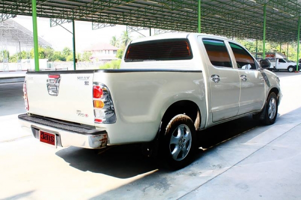 TOYOTA VIGO 2.5 E 4Dr. D4D สีเทา ปี2011