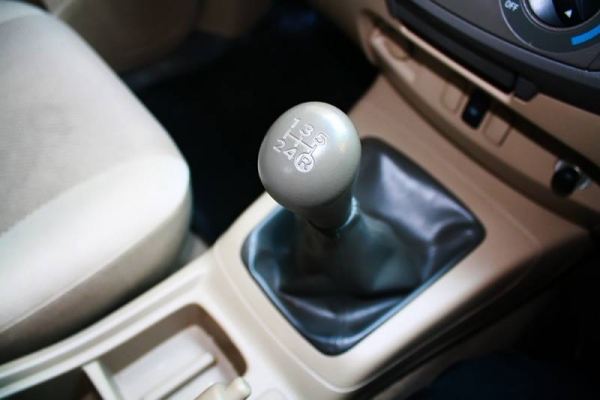 TOYOTA VIGO 2.5 E 4Dr. D4D สีเทา ปี2011