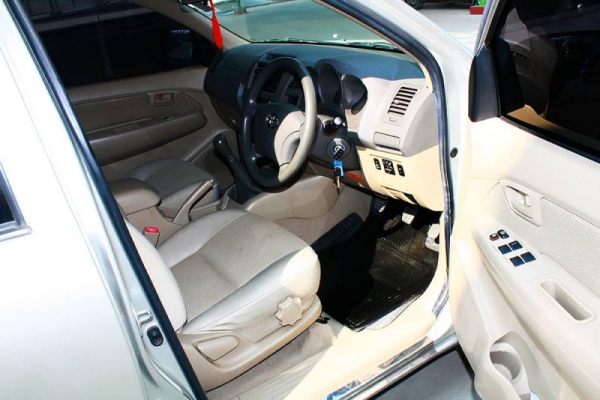 TOYOTA VIGO 2.5 E 4Dr. D4D สีเทา ปี2011