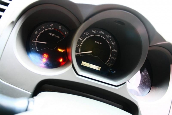 TOYOTA VIGO 2.5 E 4Dr. D4D สีเทา ปี2011