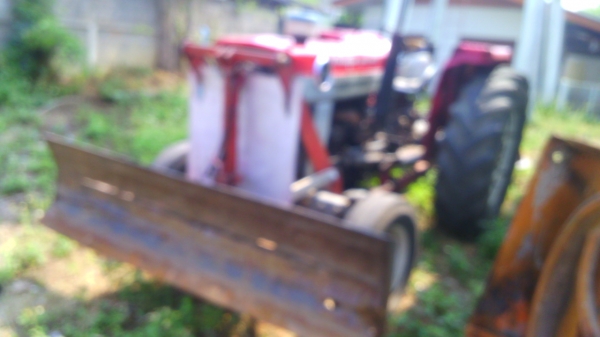 รถไถ แม๊กซี่ 165 อุปกรณ์มี ใบดันหน้า และ ผาน 7