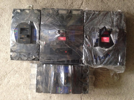ขายเบรคเกอร์ไฟฟ้า 3 เฟส Mitsubishi ขนาด 600 Amp. 2 ตัว / 400 Amp. 1 ตัว / 300 Amp. 1 ตัว สภาพสวย พร้อมใช้งาน ขายราคา 1Amp=8 บาท ครับ ขายเบรคเกอร์ไฟฟ้า 3 เฟส Mitsubishi ขนาด 600 Amp. 2 ตัว / 400 Amp. 1 ตัว / 300 Amp. 1 ตัว สภาพสวย พร้อมใช้งาน ขายราคา 1Amp=8 บาท ครับ