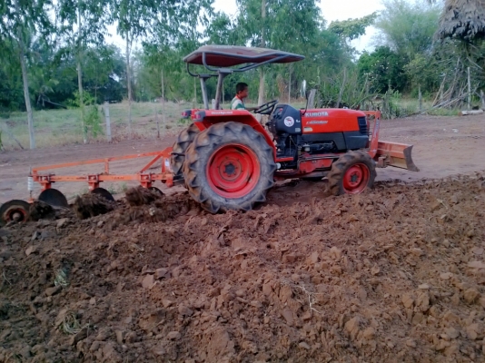 ขายแทรกเตอร์คูโบต้า L4508 DI ใบมีดดันดินตราช้างพร้อมผาลบุกเบิก3*22ตราช้างพร้อมใช้งานครับ