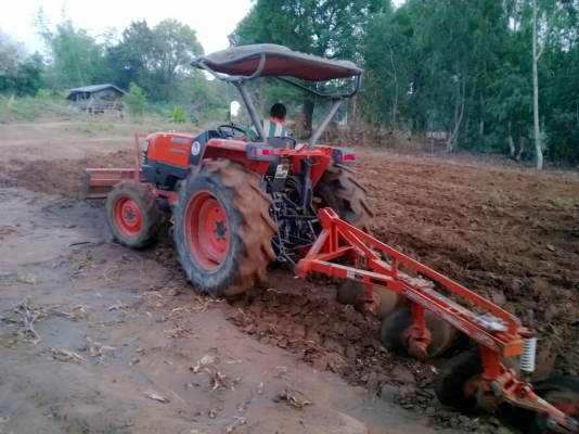 ขายแทรกเตอร์คูโบต้า L4508 DI ใบมีดดันดินตราช้างพร้อมผาลบุกเบิก3*22ตราช้างพร้อมใช้งานครับ