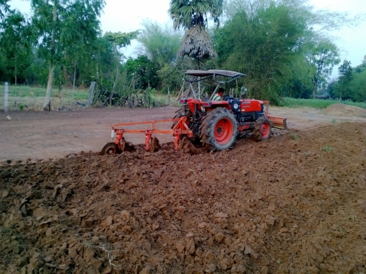 ขายแทรกเตอร์คูโบต้า L4508 DI ใบมีดดันดินตราช้างพร้อมผาลบุกเบิก3*22ตราช้างพร้อมใช้งานครับ