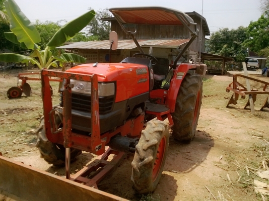 ขายแทรกเตอร์คูโบต้า L4508 DI ใบมีดดันดินตราช้างพร้อมผาลบุกเบิก3*22ตราช้างพร้อมใช้งานครับ