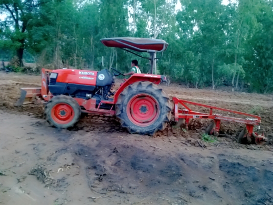 ขายแทรกเตอร์คูโบต้า L4508 DI ใบมีดดันดินตราช้างพร้อมผาลบุกเบิก3*22ตราช้างพร้อมใช้งานครับ