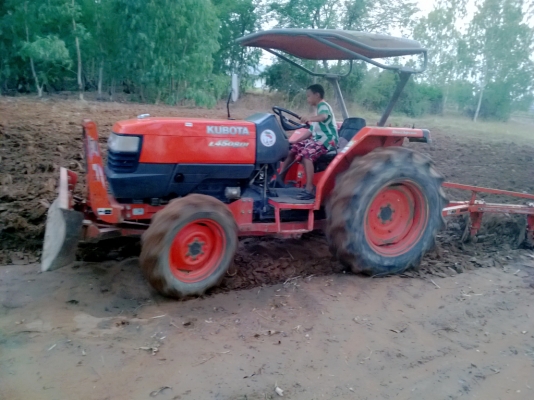 ขายแทรกเตอร์คูโบต้า L4508 DI ใบมีดดันดินตราช้างพร้อมผาลบุกเบิก3*22ตราช้างพร้อมใช้งานครับ