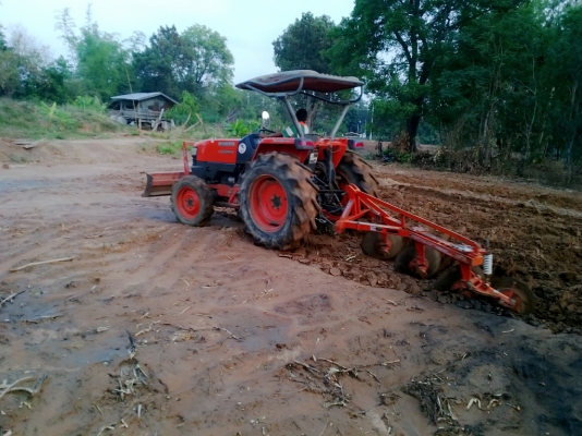 ขายแทรกเตอร์คูโบต้า L4508 DI ใบมีดดันดินตราช้างพร้อมผาลบุกเบิก3*22ตราช้างพร้อมใช้งานครับ