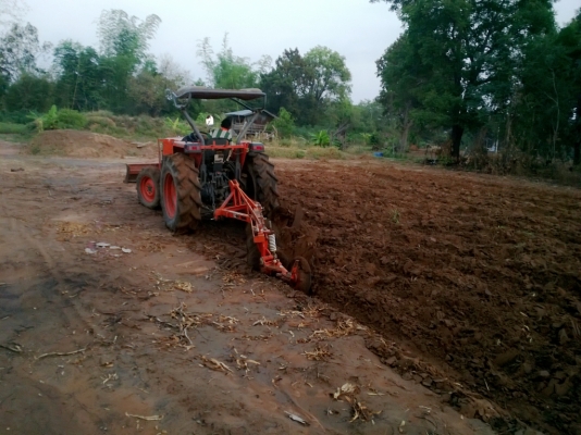 ขายแทรกเตอร์คูโบต้า L4508 DI ใบมีดดันดินตราช้างพร้อมผาลบุกเบิก3*22ตราช้างพร้อมใช้งานครับ