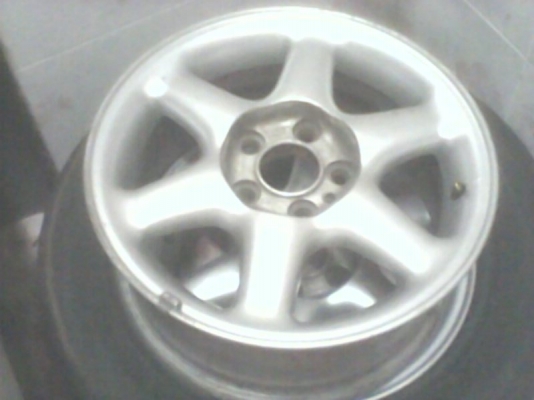 ขายล้อวอลโว่ 850 ขอบ 15 มี 4 วงพร้อมฝาครอบ 2500 บาท