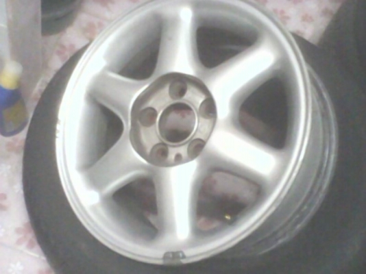 ขายล้อวอลโว่ 850 ขอบ 15 มี 4 วงพร้อมฝาครอบ 2500 บาท