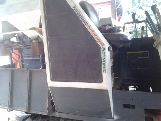 รถเกี่ยวนวดข้าว ปี48 DC60 KUBOTA รถเกี่ยวนวดข้าว ปี48 DC60 KUBOTA