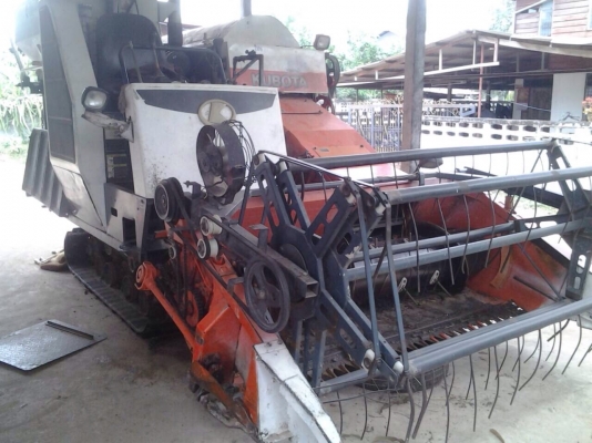 รถเกี่ยวนวดข้าว ปี48 DC60 KUBOTA รถเกี่ยวนวดข้าว ปี48 DC60 KUBOTA