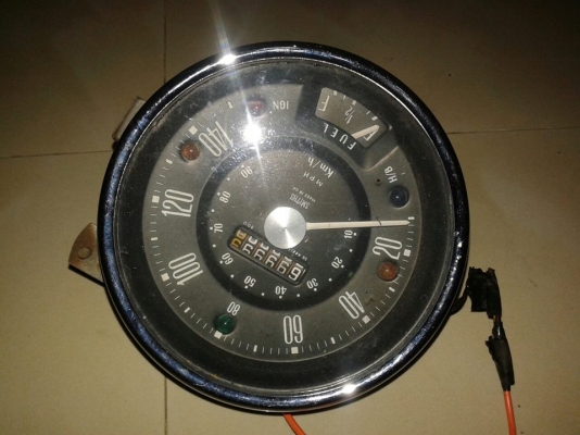 เรือนไมล์ austin mini ปี 1970 และ กระจกมองข้าง