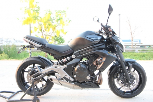 ขาย Kawasaki ER 650 ABS รุ่นปี 2013 พร้อมของแต่ง ทะเบียนพร้อมโอน เครื่องดี