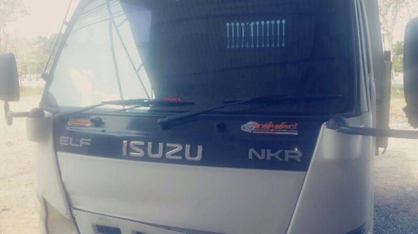 รถอีซูซุ 6 ล้อดั้ม NKR 100 แรงม้า. ปี 49 สนใจติดต่อ 081 - 6079515 รถอีซูซุ 6 ล้อดั้ม NKR 100 แรงม้า. ปี 49 สนใจติดต่อ 081 - 6079515