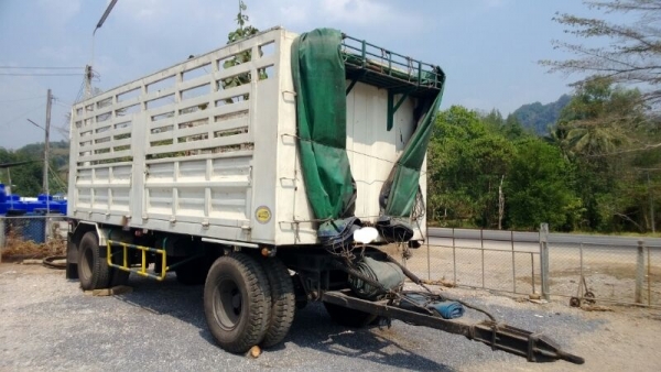 ขายหางพ่วง พนัส 2 เพลา. ปี 38  ( ไม่ดั้ม )  สนใจติดต่อ 081 - 6079515