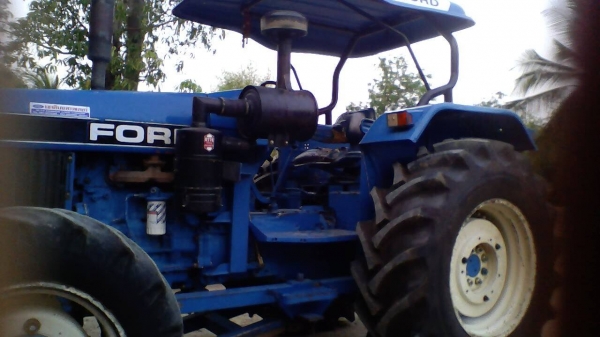 ขาย FORD 6640 เกียร์กลาง4x4คานหน้า คาราโล่ 5น็อต พร้อมใบดันหน้า (รถบ้าน) ขาย FORD 6640 เกียร์กลาง4x4คานหน้า คาราโล่ 5น็อต พร้อมใบดันหน้า (รถบ้าน)