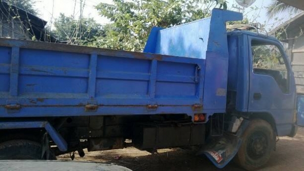 **580,000 บ.ต่อรอง**ขาย6ล้อดั้มดิน ISUZU NPR 120 NPR66LX5S ห้างแท้ฝาดำ ปี38 เครื่องเดิม4HF1 120แรงฝาดำ เครื่องดี ช่วงล่างเดิม คัสซีดีเดิม ไม่ปะไม่ดาม กระบะดั้มเหล็ก5ตันยิงหน้า3.60ม. สภาพดี พื้นดีข้างดีไม่ผุ หัวเก๋งมีตำหนิหน่อย แก้มซ้ายรถ ภายในดีคอนโซลครบ **580,000 บ.ต่อรอง**ขาย6ล้อดั้มดิน ISUZU NPR 120 NPR66LX5S ห้างแท้ฝาดำ ปี38 เครื่องเดิม4HF1 120แรงฝาดำ เครื่องดี ช่วงล่างเดิม คัสซีดีเดิม ไม่ปะไม่ดาม กระบะดั้มเหล็ก5ตันยิงหน้า3.60ม. สภาพดี พื้นดีข้างดีไม่ผุ หัวเก๋งมีตำหนิหน่อย แก้มซ้ายรถ ภายในดีคอนโซลครบ