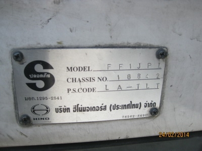 ขายหกล้อ FF1J เครื่อง JO8C เทอร์โบ ปี 46 ตู้ 10 บาน 7.2 m โทร 088-4501277