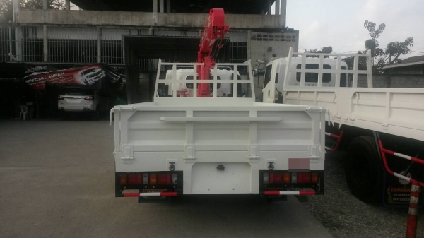 รถบรรทุก 6 ล้อ NPR