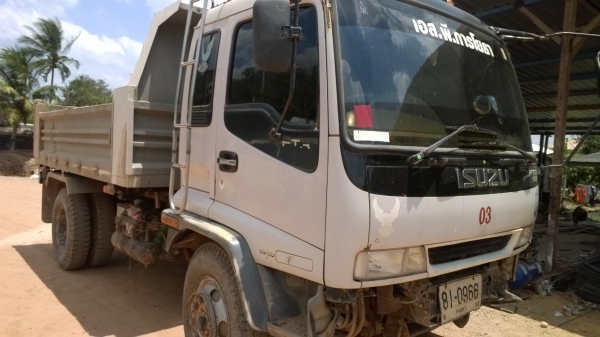 ISUZU FTR33F 6ล้อดั้ม195แรง ห้างแท้หัวเดิมบาง ยางสวยเต็ม คัสซีสวย เครื่องแน่นไม่มีไอ...กันชนหน้าให้ใหม่.