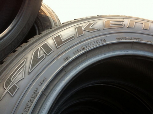 ขายยางขอบ 18  FALKEN ZIEX S/T01 ขนาด 265 60 R18 สวยๆ