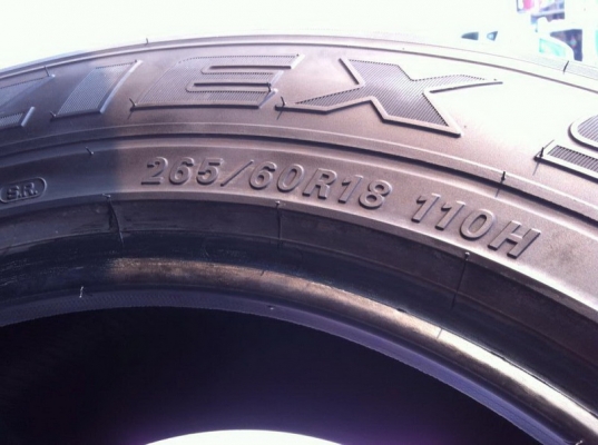 ขายยางขอบ 18  FALKEN ZIEX S/T01 ขนาด 265 60 R18 สวยๆ