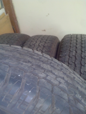 ขายแม็กวีคอสขอบ17พร้อมยางบริสโตน255/65/17ปี13เดือน8