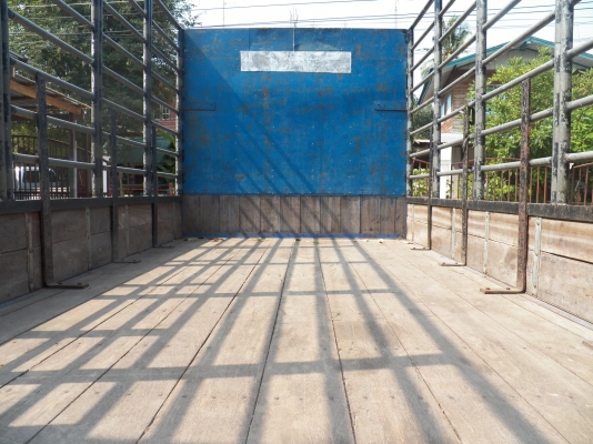 ขายรถบรรรทุกหกล้ออีซซู  npr130   แรงปี47  ราคา685000 บาท