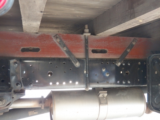 ขายรถบรรรทุกหกล้ออีซซู  npr130   แรงปี47  ราคา685000 บาท