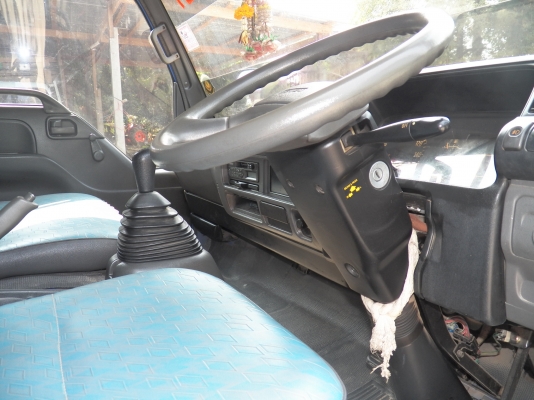 ขายรถบรรรทุกหกล้ออีซซู  npr130   แรงปี47  ราคา685000 บาท