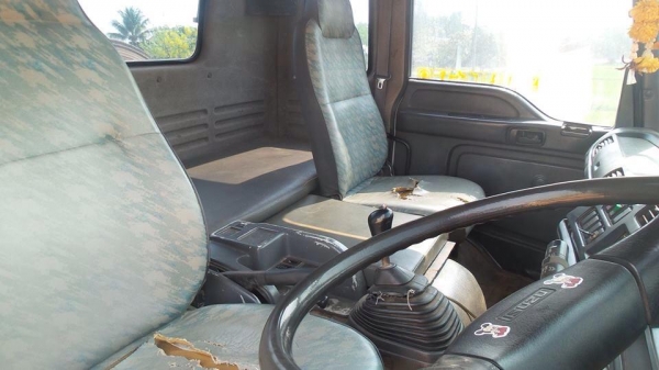 ขายรถสิบล้อ  หัวลาก ISUZU DECA GXZ 320 HP EURO2 ปี 47 รถสวยเดิมบาง พร้อมใช้งานสุดๆราคาต่อรองได้