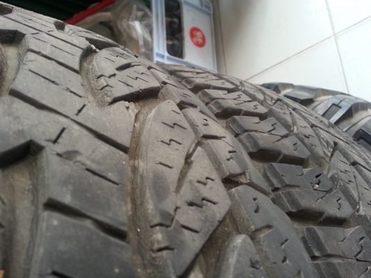 ขายยาง225/75/15  สวยครับ