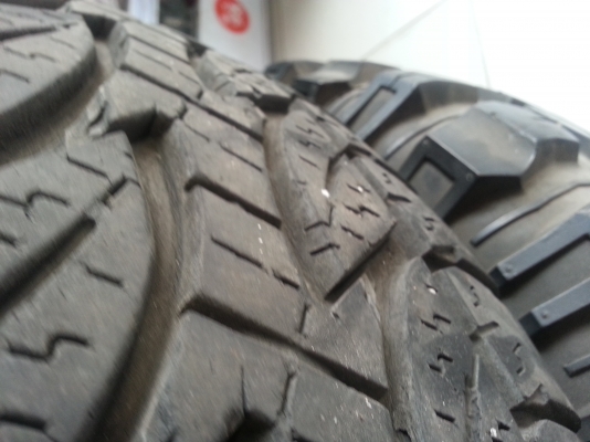 ขายยาง225/75/15  สวยครับ