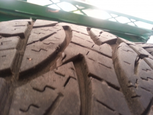 ขายยาง225/75/15  สวยครับ