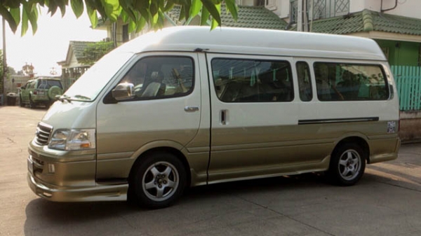 ขาย Toyota commuter HIACE หลังคาสูง รุ่นปี 2005