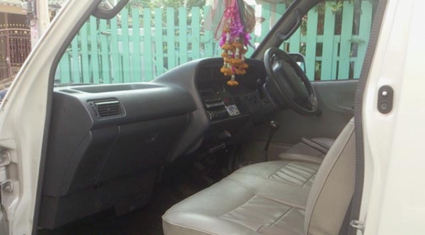 ขาย Toyota commuter HIACE หลังคาสูง รุ่นปี 2005