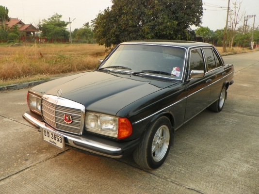ลดราคาขายถูก BENZ 300D โฉม W123 สภาพดี พร้อมใช้งาน