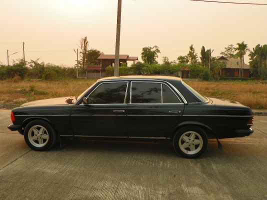 ลดราคาขายถูก BENZ 300D โฉม W123 สภาพดี พร้อมใช้งาน
