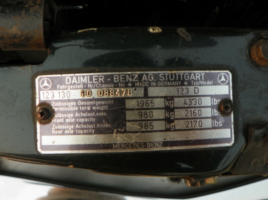 ลดราคาขายถูก BENZ 300D โฉม W123 สภาพดี พร้อมใช้งาน