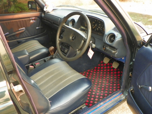 ลดราคาขายถูก BENZ 300D โฉม W123 สภาพดี พร้อมใช้งาน