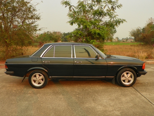 ลดราคาขายถูก BENZ 300D โฉม W123 สภาพดี พร้อมใช้งาน