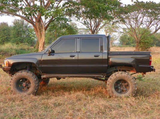 ลดราคาขาย TOYOTA LN65 4ประตู คานแข็ง 4x4 ขายราคา 269,000.-
