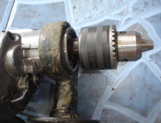 ขายสว่านไฟฟ้าแบบกระแทก ยี่ห้อ makita รุ่น 8416 ขนาด 5/8" 570 วัตต์