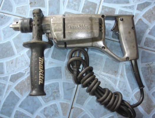 ขายสว่านไฟฟ้าแบบกระแทก ยี่ห้อ makita รุ่น 8416 ขนาด 5/8" 570 วัตต์